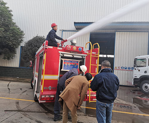 Camion de pompiers ISUZU aux Philippines