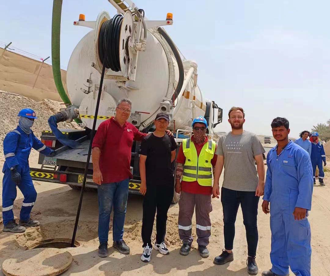 Camion-citerne à vide ISUZU aux Émirats arabes unis