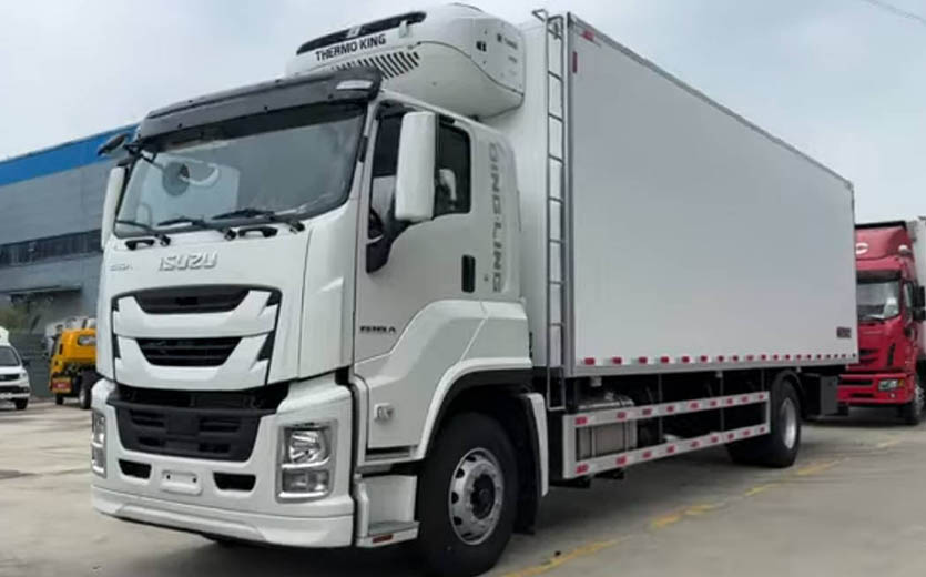 Camion frigorifique ISUZU GIGA de 10 tonnes équipé d'un système de réfrigération indépendant Thermo King